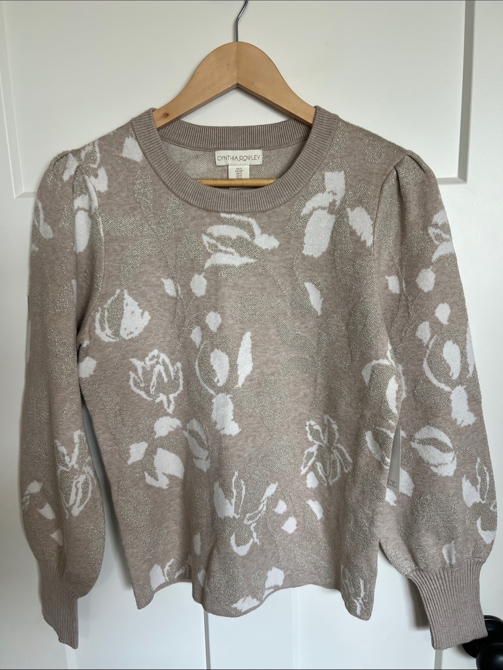 Cynthia Rowley Taupe and White Floral Puff-Sleeve Knit Sweater